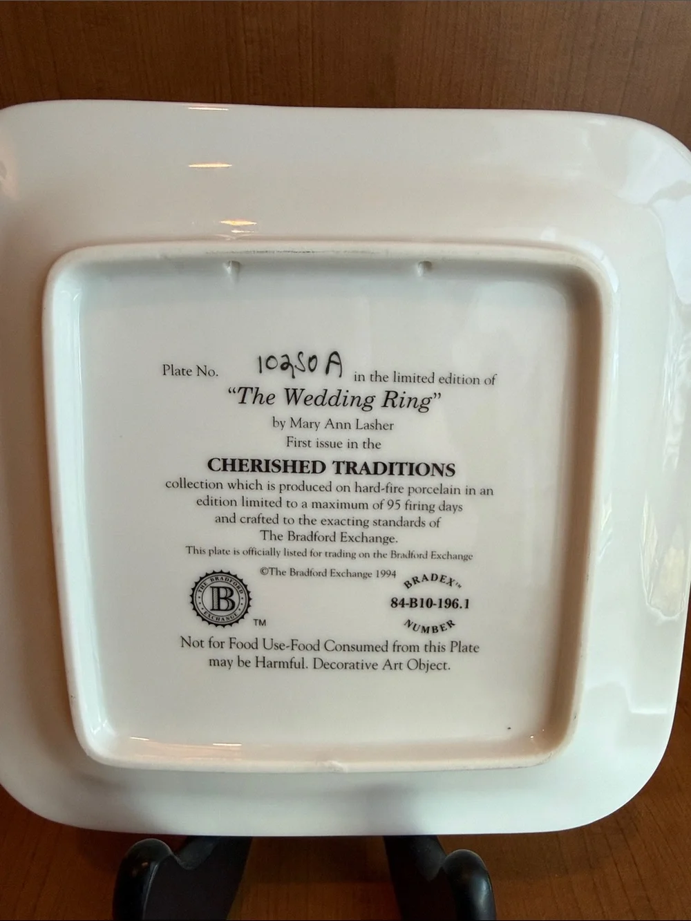 The Bradford Exchange “The Wedding Ring” Quilt Inspired Decorative Plate - Picture 2 of 4